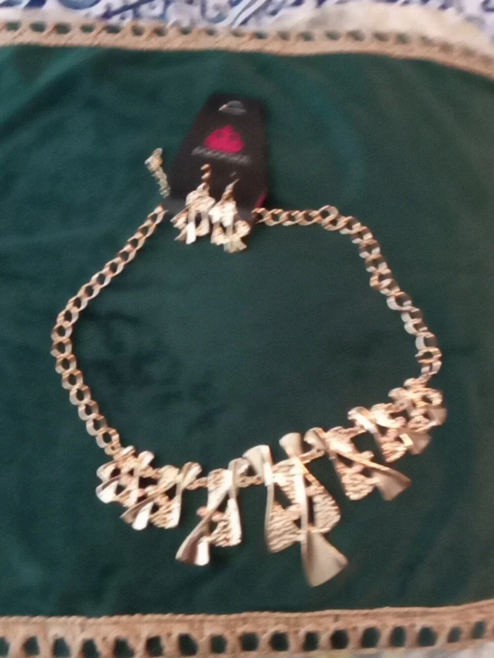 paparazzi Shiny Gold Sculptural Fan Necklace with Earrings